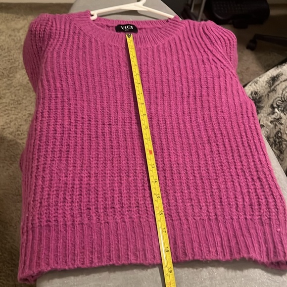 Fuzzy magenta sweater - Picture 9 of 9